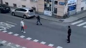 Immer wieder bedrohte der Kroate auch die Verfolger mit dem Messer.