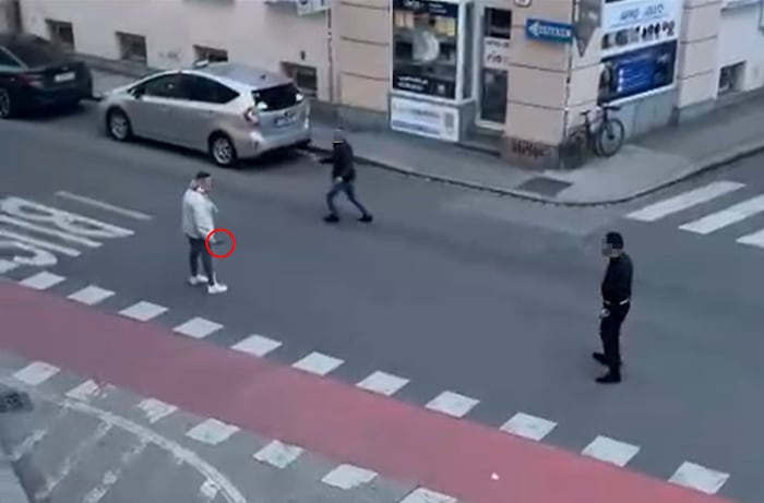 Immer wieder bedrohte der Kroate auch die Verfolger mit dem Messer.