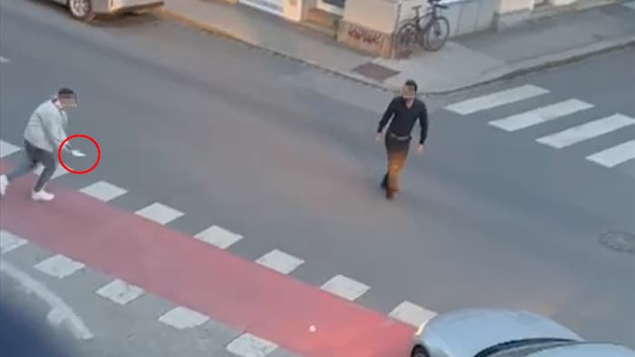 Aufnahmen zeigen den Attentäter mit dem Messer.