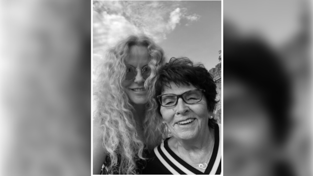 Auf Instagram teilte Burkard ein Selfie mit ihrer Mutter.