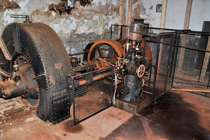 Die Turbine aus 1898 war bis vor etwa 15 Jahren noch im Einsatz und ist heute ein Kulturdenkmal ...