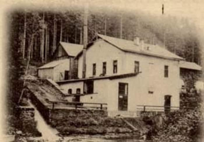 Alte und vor allem bessere Zeiten hat das Kraftwerksgebäude damals erlebt. Heute musse es ...