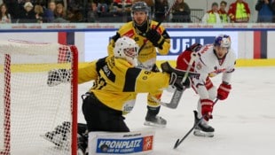 Andreas Tröster Pustertal-Goalie Pasquale lässt die Bulls verzweifeln.