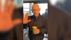 Betont zeigte Netanyahu in einem Video all seine Finger, um KI-Vorwürfe im Vorfeld zu ...