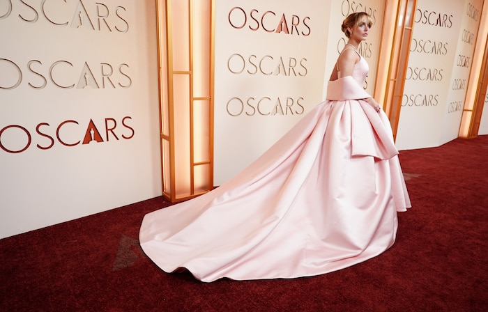 McKenna Grace trug eine Traumrobe von Vera Wang.