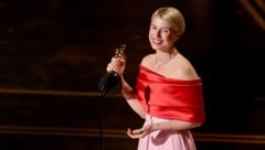 Jessie Buckley dankte der Academy mit einer berührenden Rede – und erinnerte dabei liebevoll an ...