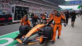Beide Autos von Weltmeister-Team McLaren streikten.