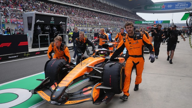 Beide Autos von Weltmeister-Team McLaren streikten.