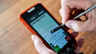 Emporia produziert einfach bedienbare Smartphones und Mobiltelefone für ältere Menschen.