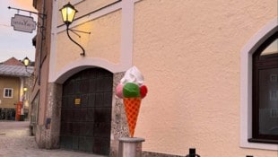 Mithilfe sozialer Medien suchte die Eisdielen-Betreiberin nach ihrem Riesen-Stanitzel.