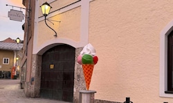 Mithilfe sozialer Medien suchte die Eisdielen-Betreiberin nach ihrem Riesen-Stanitzel.