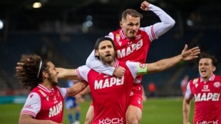 Daniel Maderner (Mitte mit Satin) fehlt dem GAK seit Längerem – um Ramiz Harakate (links) wird ...