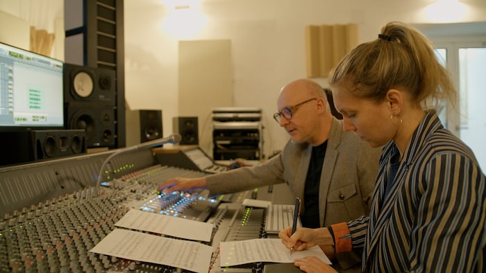 Produzent Michael Hecht und Regisseurin Lisa Punz bei der Arbeit.