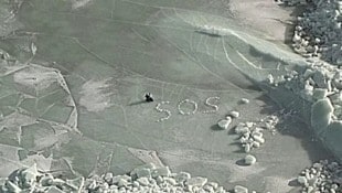 Von dieser Eisscholle wurden zwei Touristen aus Deutschland gerettet.