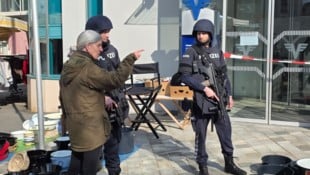 Zeugen haben den Bankräuber auf der Flucht beobachtet. 