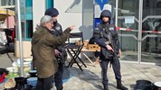 Zeugen haben den Bankräuber auf der Flucht beobachtet. 