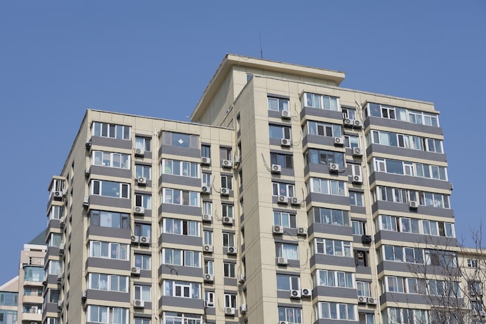 In 53 der 70 untersuchten Städte sanken die Preise. In Metropolen wie Peking und Shanghai legten ...