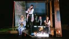 Das Herrenhaus zerfällt, verrottet aber nicht: Ein präsentes und pointiertes Team trägt den ...