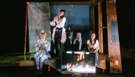 Das Herrenhaus zerfällt, verrottet aber nicht: Ein präsentes und pointiertes Team trägt den ...