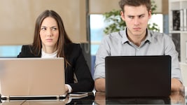 Klappt die Zusammenarbeit nicht reibungslos, fühlt man sich auch schneller ausgelaugt.