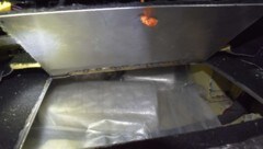 Unter dem Beifahrersitz war das Versteck.