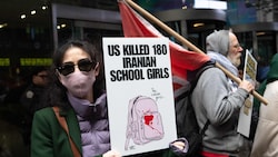 Auch in den USA werden die Angriffe auf Schulen heftig kritisiert, wie hier bei einer ...