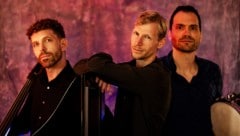 Martin Listabarth (M) spielt mit seinen Trio-Kollegen Gidi Kalchhauser (Bass, li.) und Sebastian ...