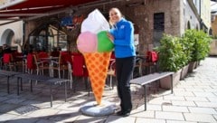 Ilaria Grava freut sich, ihre Eisstatue zurückzuhaben. Jetzt will sie eine noch größere Version ...