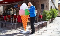 Ilaria Grava freut sich, ihre Eisstatue zurückzuhaben. Jetzt will sie eine noch größere Version ...