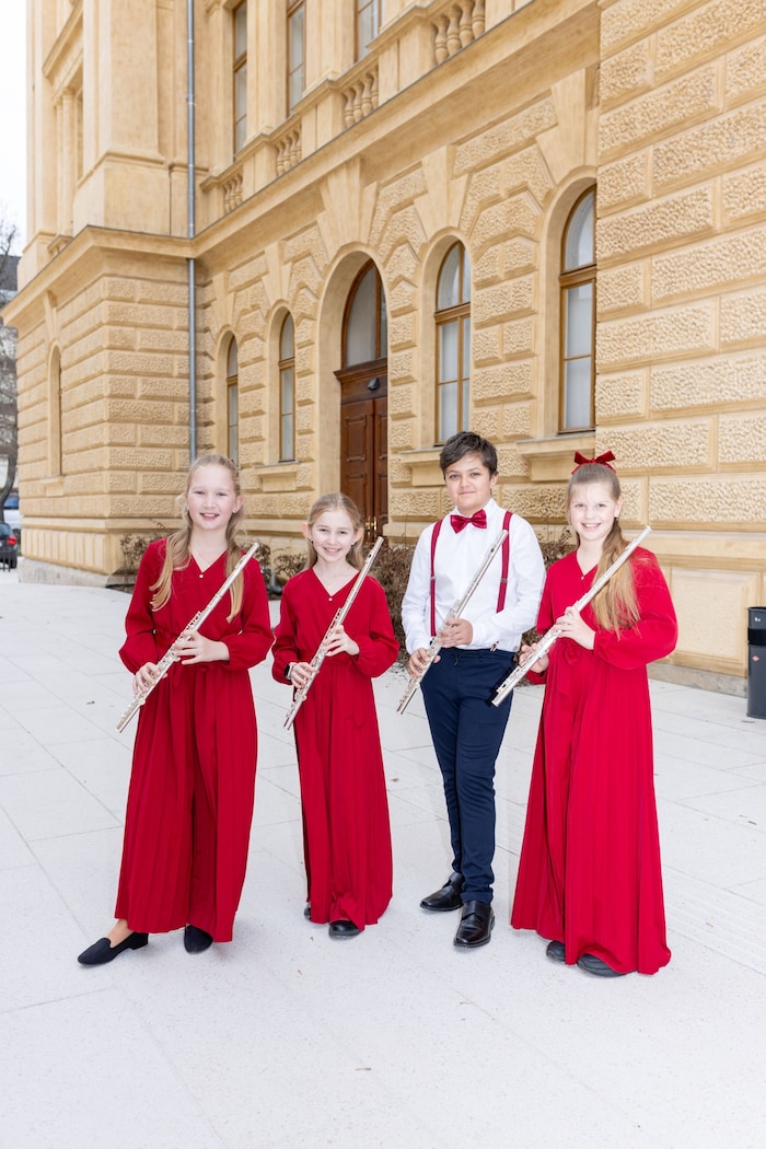 Die stolzen Preisträger – das Ensemble „David & the SuperGirls“