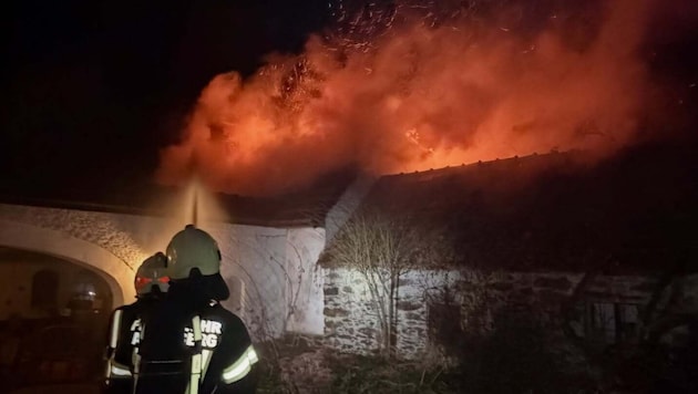 160 Feuerwehrleute löschten in Altenberg und retteten eine Gutshof.