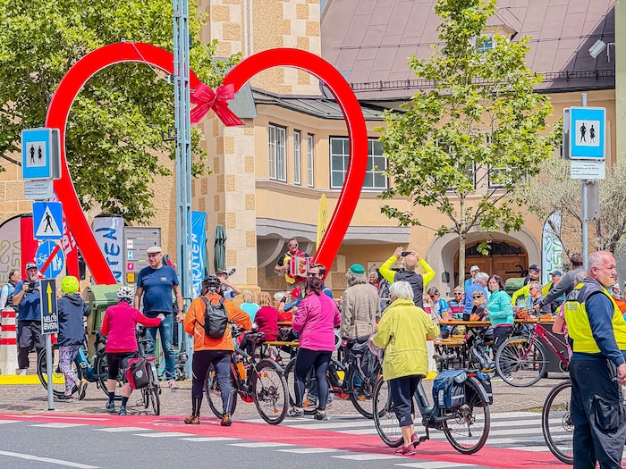 Unterwegs gibt es Kulinarik, Unterhaltung und Kultur.