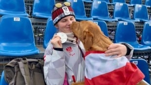 Für Labrador Charly waren die Medaillen von Veronika Aigner nicht so wichtig. Charly ist der ...