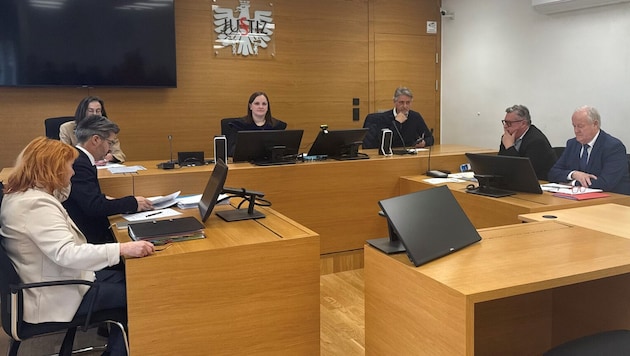 Verhärtete Fronten: da die langjährige Mitarbeiterin, die kurz vor der Pension fristlos ...