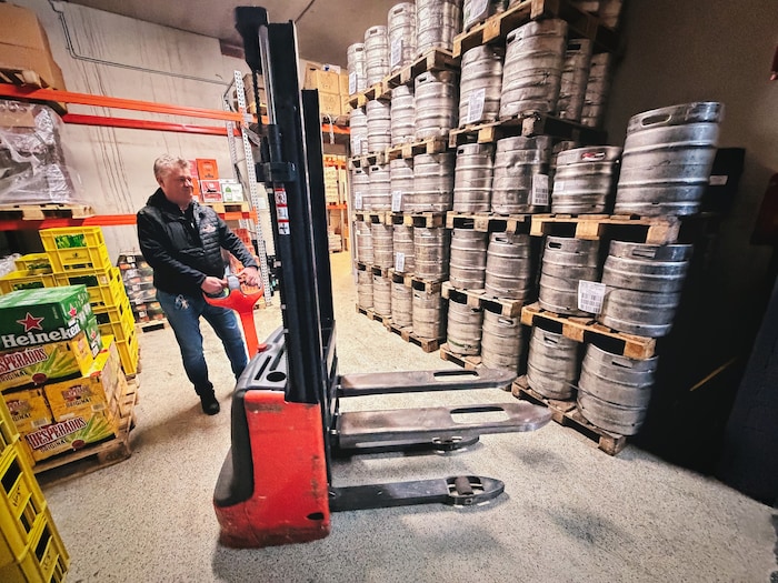 Die Skihütte wird täglich mit Nachschub beliefert – über einen eigenen, unteridischen Zugang.