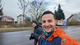 Die beiden Freunde gehen sechsmal in der Woche laufen.