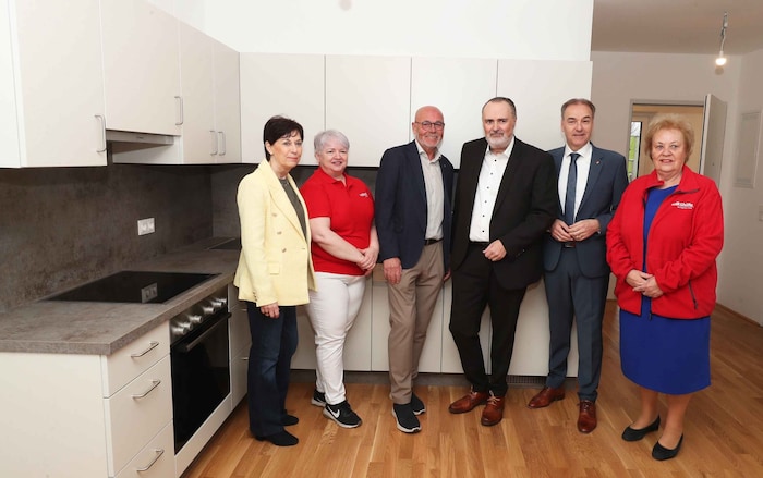 Landeshauptmann Doskozil mit Bürgermeister Werner Huf, Landesrat Schneemann und ...