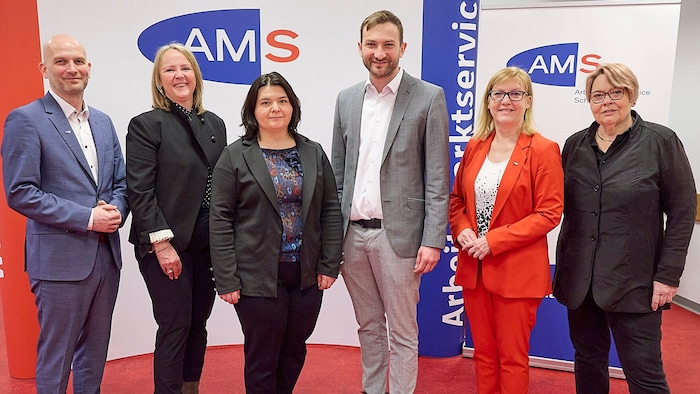 Klärten am Montag in Schwechat über das Programm „poraktiv“ auf: Michael Schöpf, Karin Wern- ...