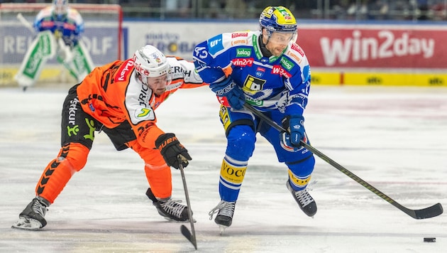 Alex Wall (re.) glaubt noch voll an die Adler, heute soll der erste Sieg gegen Graz her.