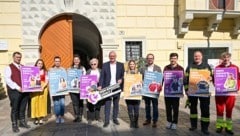 Auf den Plakaten sind engagierte Mitglieder von Vereinen, Initiativen und Einsatzorganisationen ...