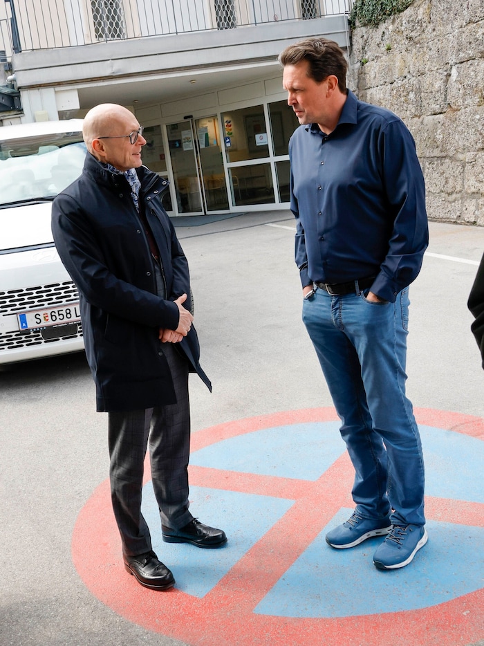 Barmherzigen-Direktor Arno Buchacher beim Leberkäse-Gespräch mit Soziallandesrat Fürweger.