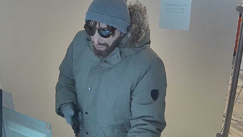 The robber is described as looking rather unkempt.