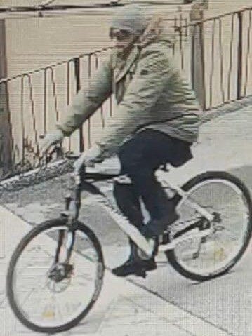 Per Fahrrad auf der Flucht.