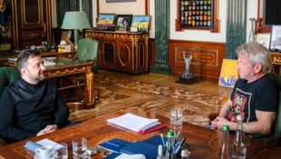 Sean Penn sitzt statt bei den Oscars lieber mit Selenskyj zusammen.