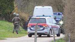 Schwer bewaffnete Polizisten waren Montagnachmittag im kleinen Ort im Mostviertel.