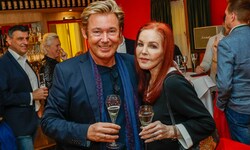 Presley mit dem österreichischen Top-Musiker Dennis Jale