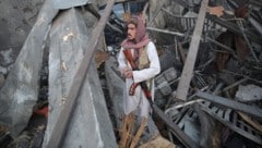 Ein Sicherheitsmann der Taliban an dem Ort, an der die Entzugsklinik stand 