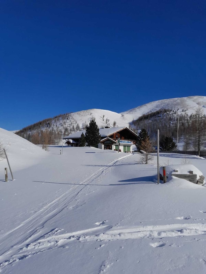 Die Pfandlhütte im Winter.