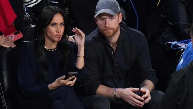 Herzogin Meghan und Prinz Harry wettern gegen das Buch von Royal-Autor Tom Bower, der der ...