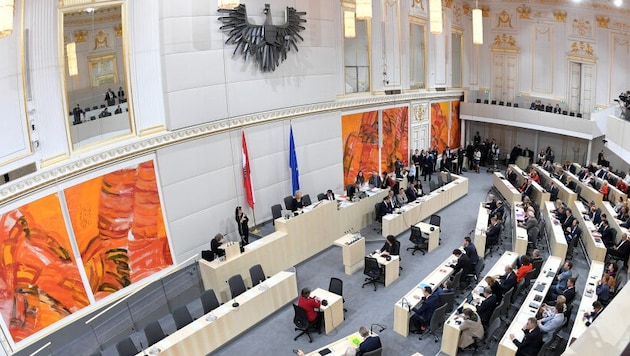 Das Parlament nützte den geschichtsträchtigen Ballsaal bis 2023 – und hinterließ ihn offenbar in ...